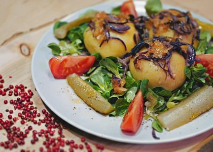 Big potato dumplings with soya "meet" inside. 